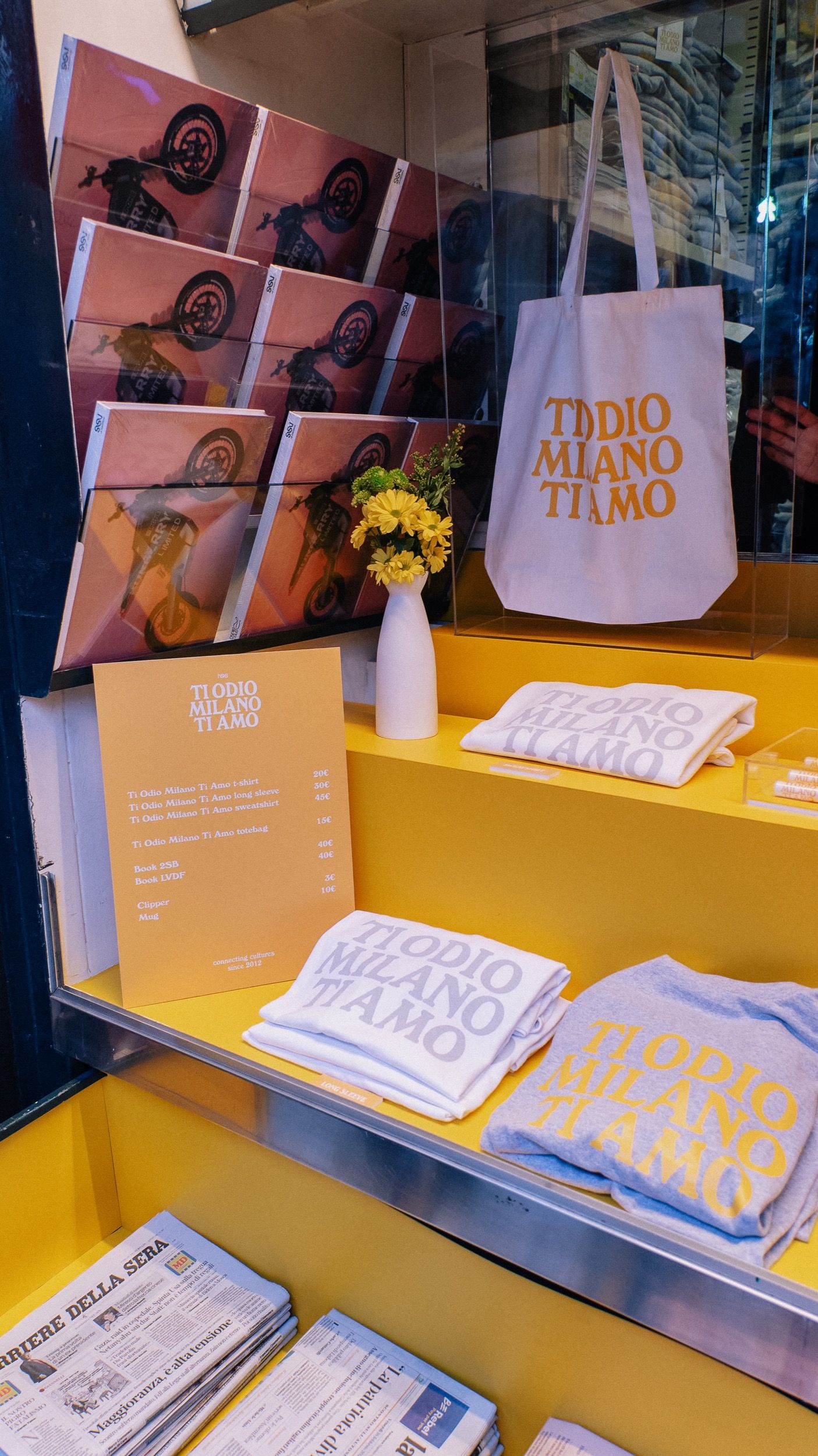 Come è andata l'apertura di nss edicola a Milano Ti Odio Milano Ti Amo illumina Corso Magenta | Image 488289