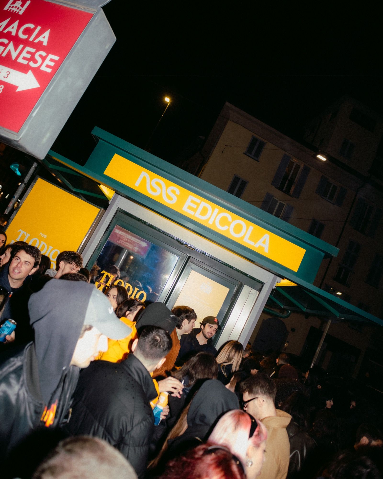 Come è andato il party finale di nss edicola Un ultimo saluto all'edicola in Corso Magenta | Image 489429