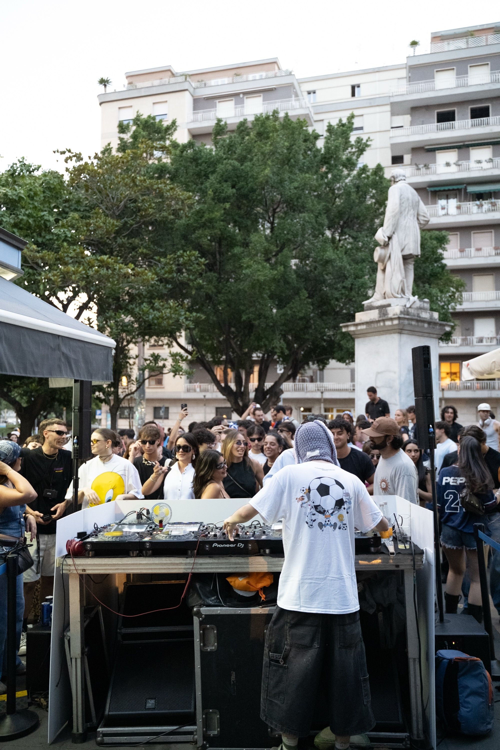 Here's what went down at the nss edicola and Pepsi event in Naples 'For The Love of Italian Music' turned Piazza San Pasquale into an open-air club | Image 572020
