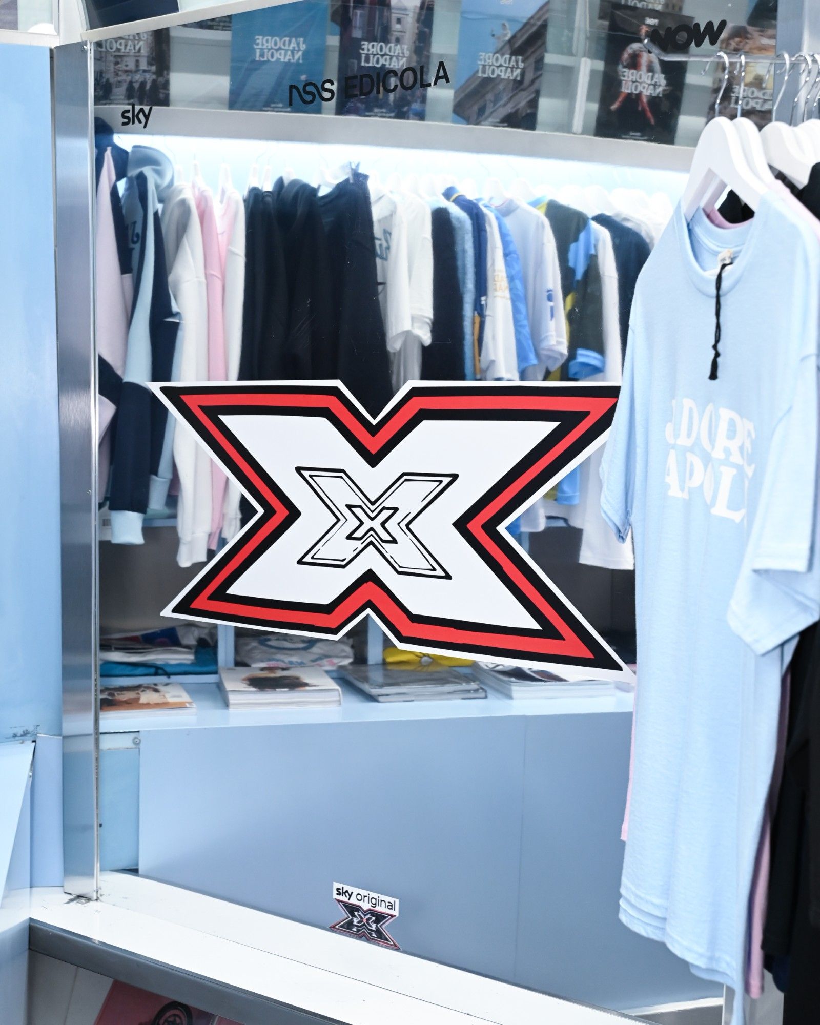 What went down at the X-Factor meet & greet at nss edicola in Naples Crowds of fans, waiting for the final, met four of the most popular former contestants | Image 593971