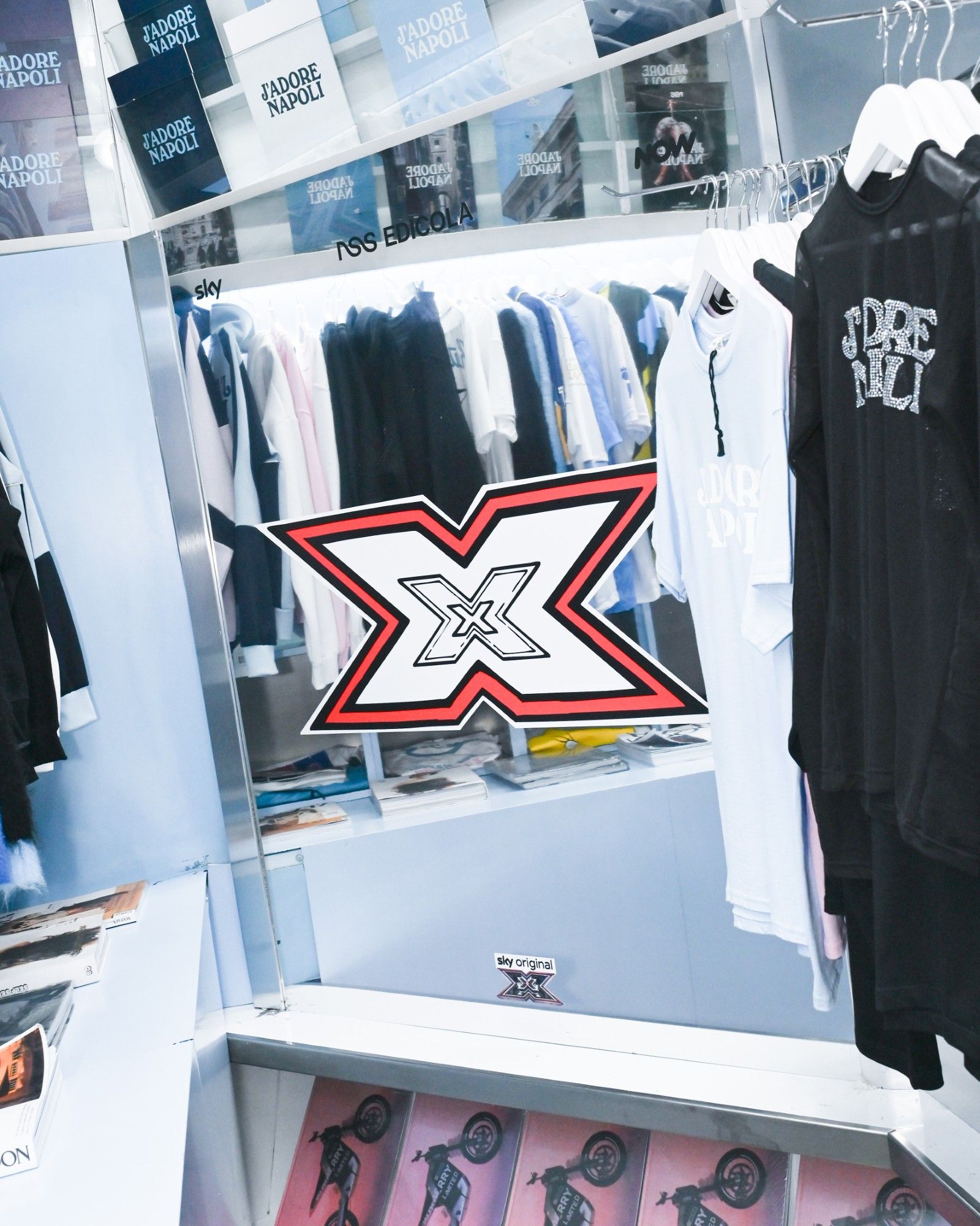 What went down at the X-Factor meet & greet at nss edicola in Naples Crowds of fans, waiting for the final, met four of the most popular former contestants | Image 593968
