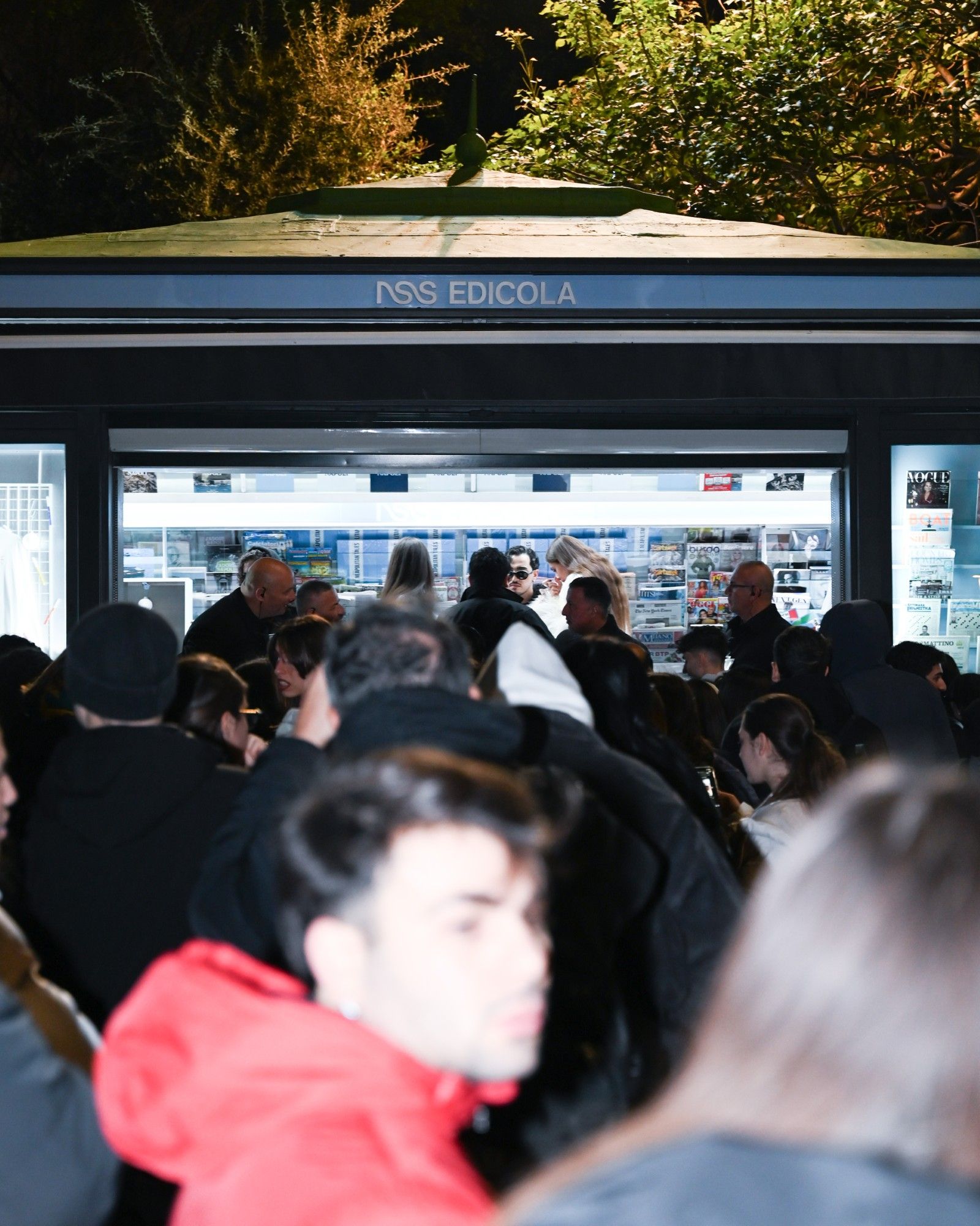 What went down at the X-Factor meet & greet at nss edicola in Naples Crowds of fans, waiting for the final, met four of the most popular former contestants | Image 593941