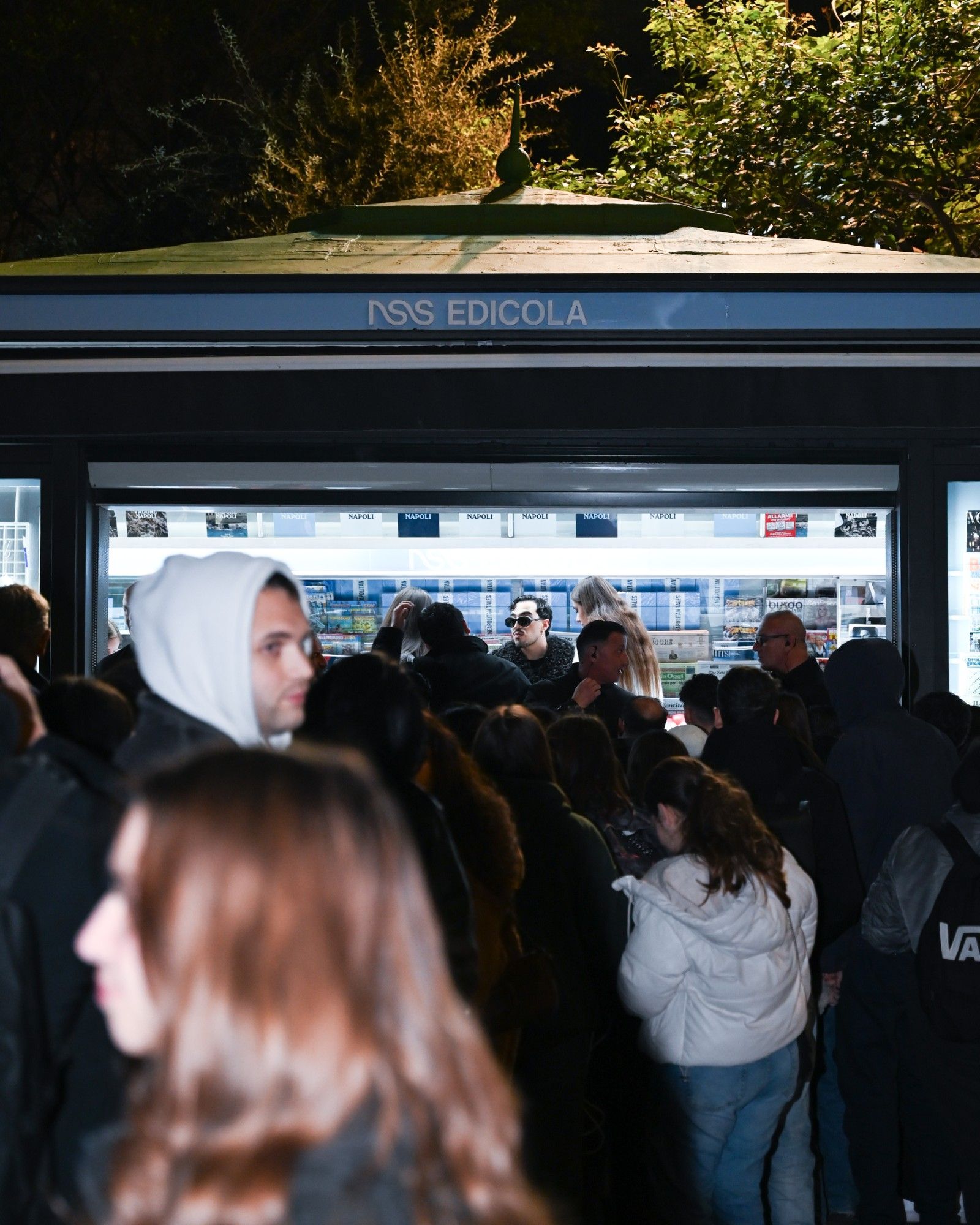 What went down at the X-Factor meet & greet at nss edicola in Naples Crowds of fans, waiting for the final, met four of the most popular former contestants | Image 593940