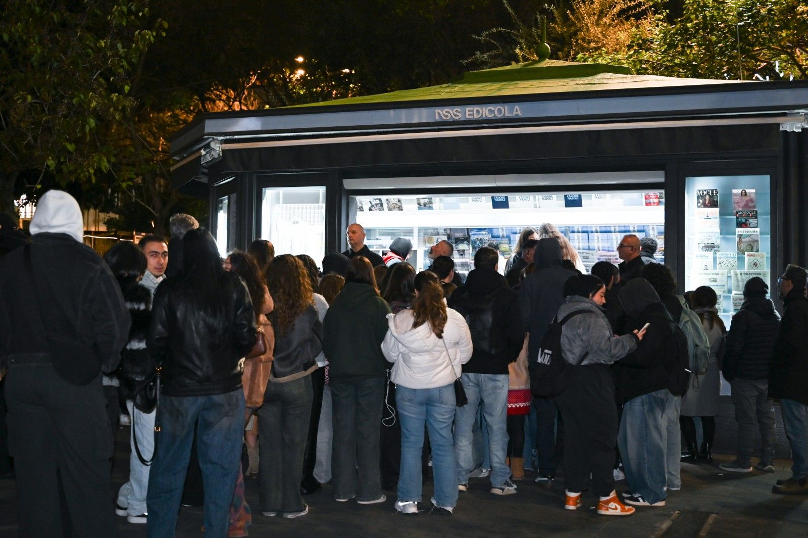 What went down at the X-Factor meet & greet at nss edicola in Naples Crowds of fans, waiting for the final, met four of the most popular former contestants | Image 593938