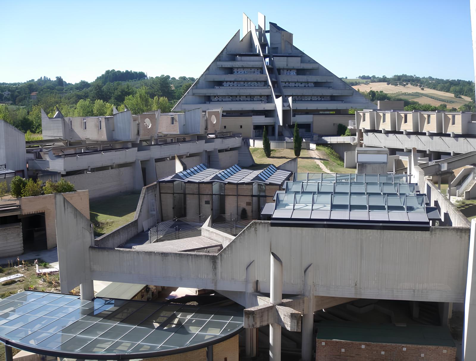 Il lato più sorprendente dei cimiteri italiani Da Busto Arsizio a Napoli, l'Italia funeraria oltre le guide turistiche | Image 619902