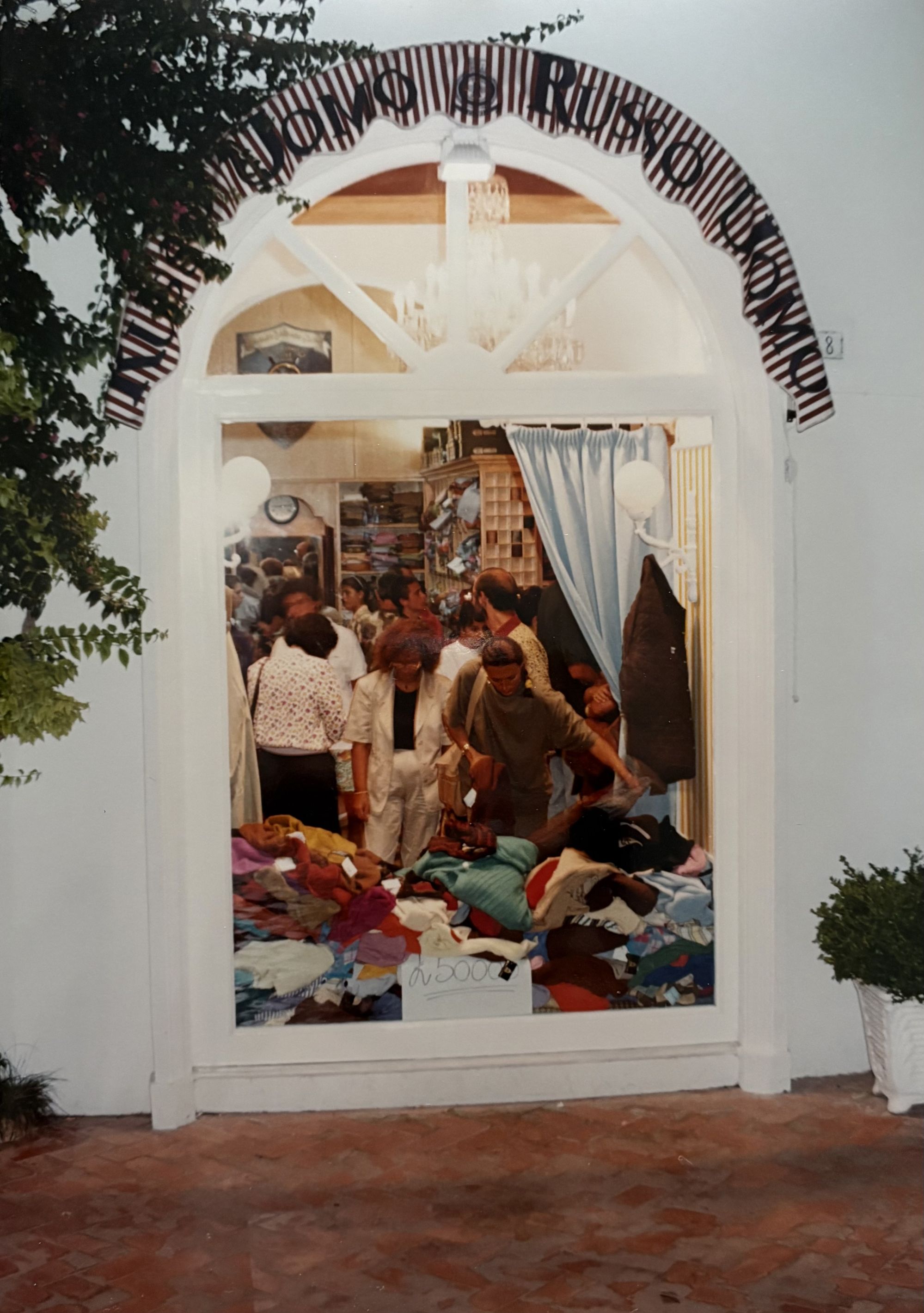 RussoCapri è la boutique che ha fatto la storia di Capri Capri C’est Chic by nss edicola celebra la tradizione e l'allure mediterraneo | Image 619832