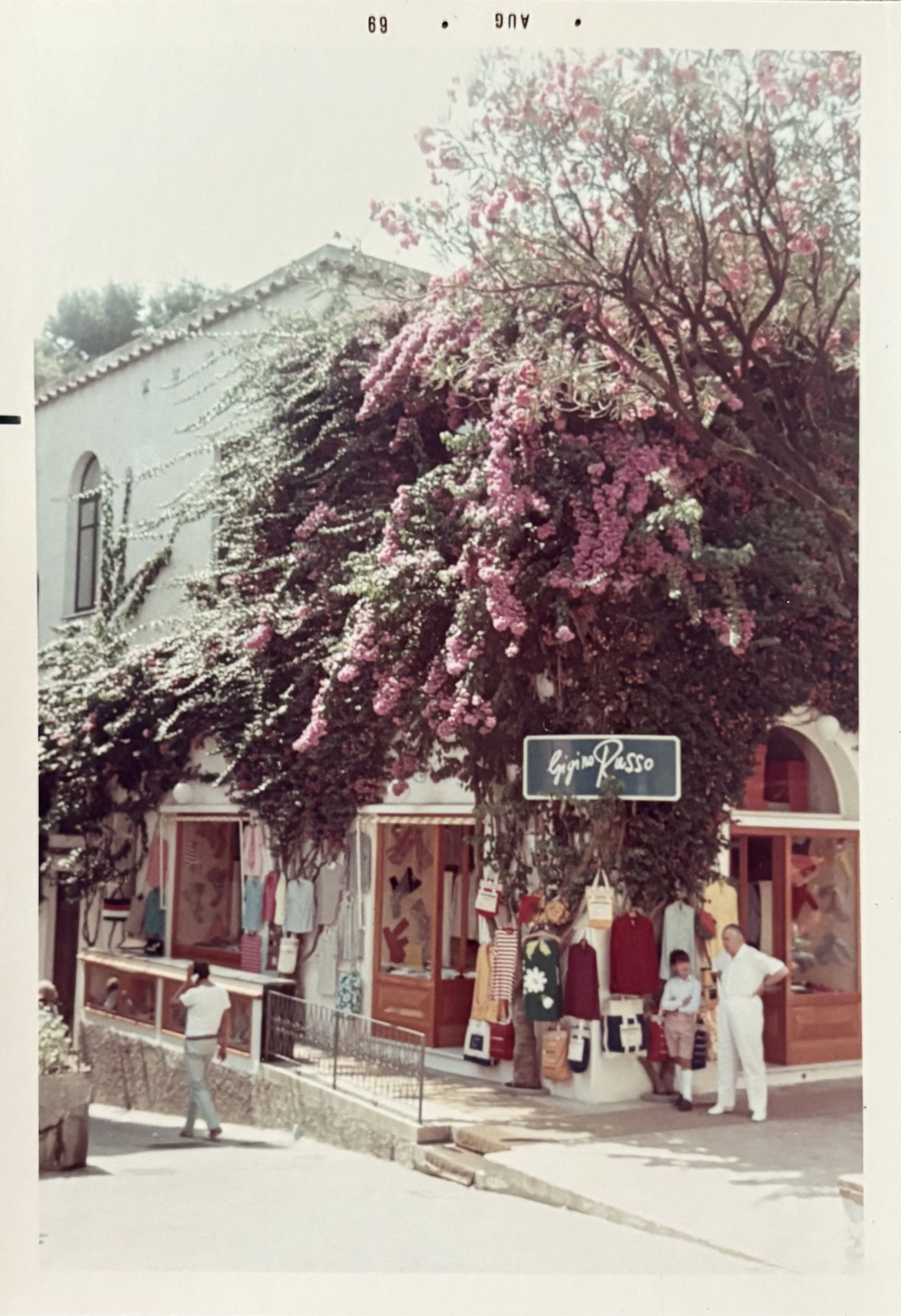 RussoCapri è la boutique che ha fatto la storia di Capri Capri C’est Chic by nss edicola celebra la tradizione e l'allure mediterraneo | Image 619826