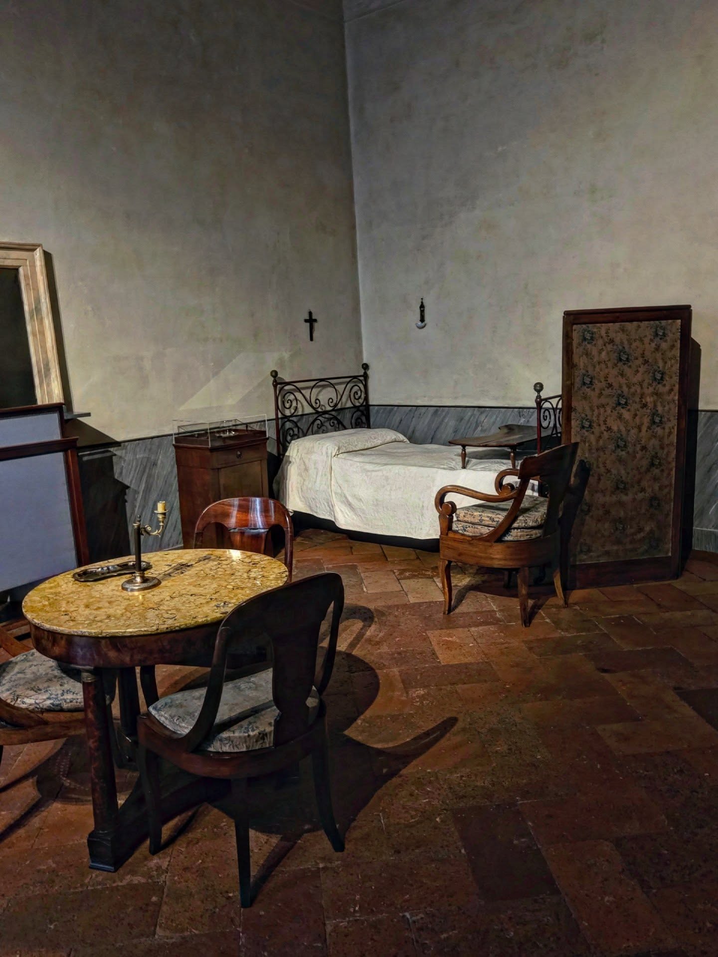 Le 5 case degli scrittori italiani che vale la pena conoscere Dalla poltrona preferita di Manzoni alle tre scrivanie di Pascoli, 5 case in cui scoprire gli autori della letteratura italiana | Image 620101