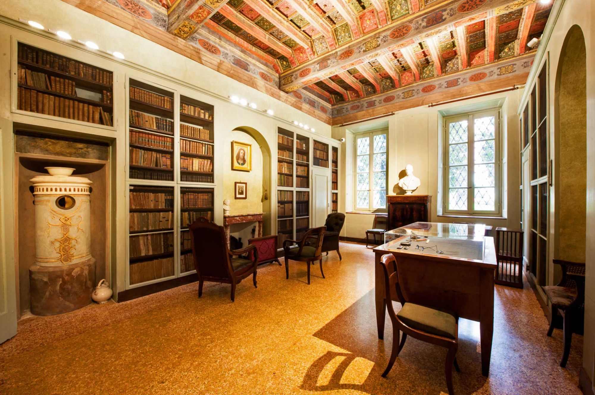 Le 5 case degli scrittori italiani che vale la pena conoscere Dalla poltrona preferita di Manzoni alle tre scrivanie di Pascoli, 5 case in cui scoprire gli autori della letteratura italiana | Image 620099