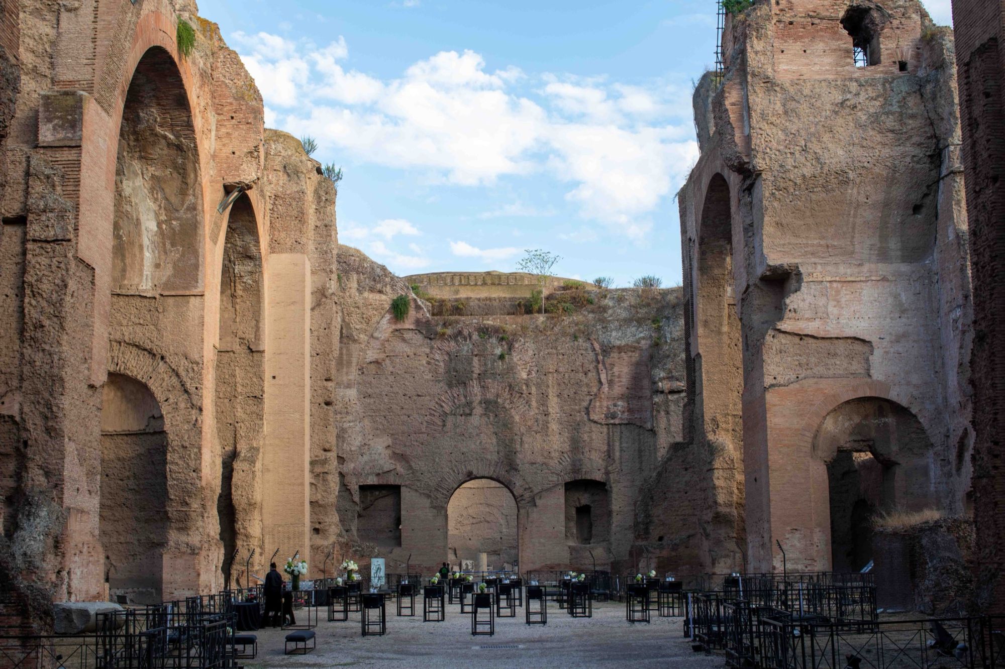Le Terme di Caracalla si sono riaccese per una notte American Express celebra 125 anni in Italia con una performance di droni e il restauro dei reperti archeologici rinvenuti nel sito | Image 620151
