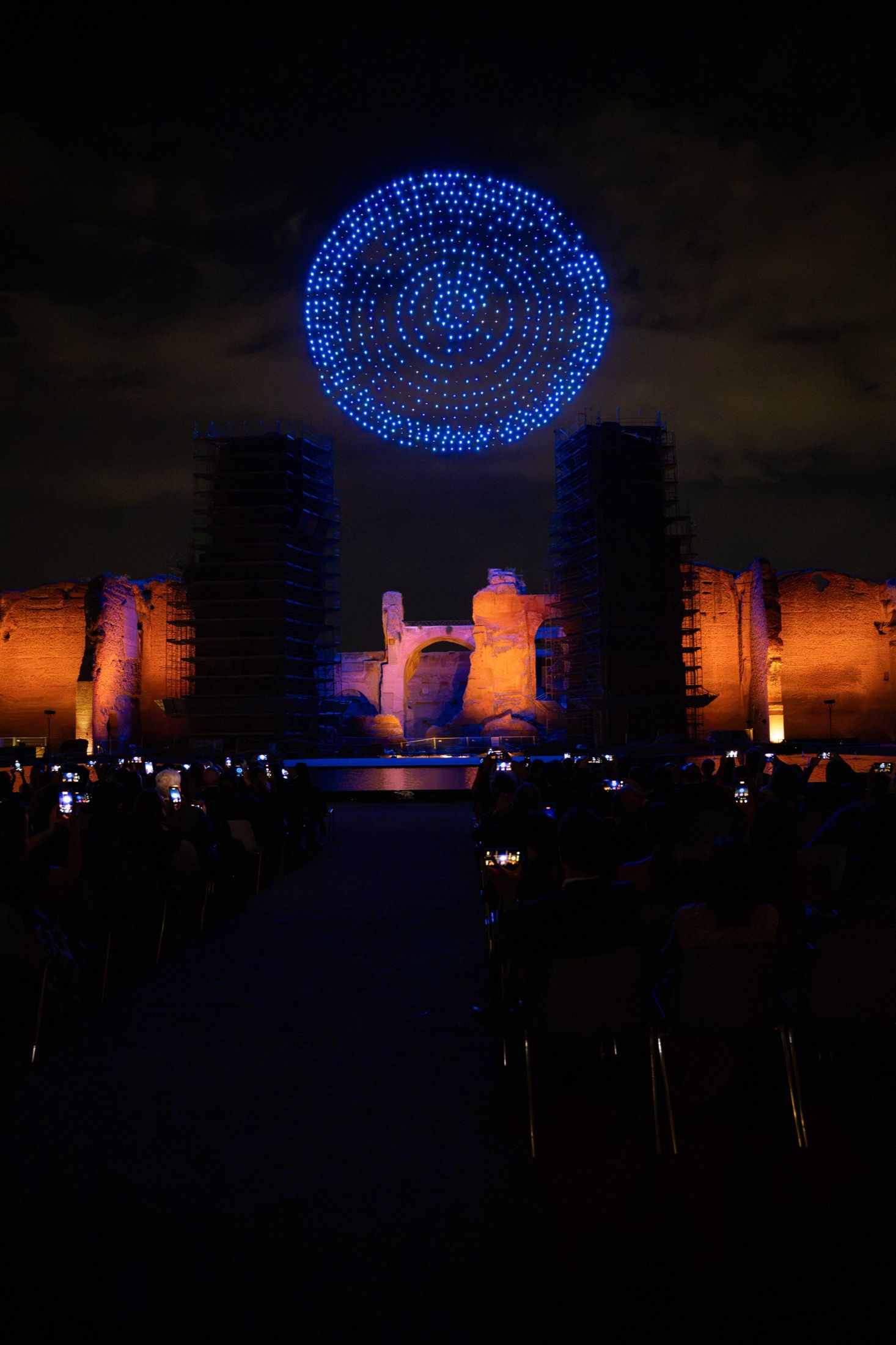 Le Terme di Caracalla si sono riaccese per una notte American Express celebra 125 anni in Italia con una performance di droni e il restauro dei reperti archeologici rinvenuti nel sito | Image 620148