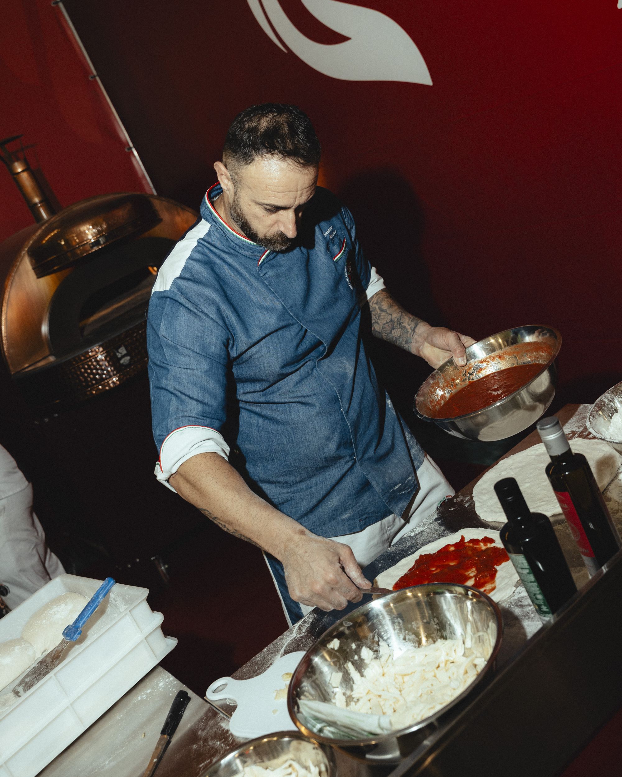 Neapolitan pizza now has its own Fashion Week In September, Naples brought together pizza makers from around the world, confirming that pizza is now one of the strongest pillars of Made in Italy | Image 620261