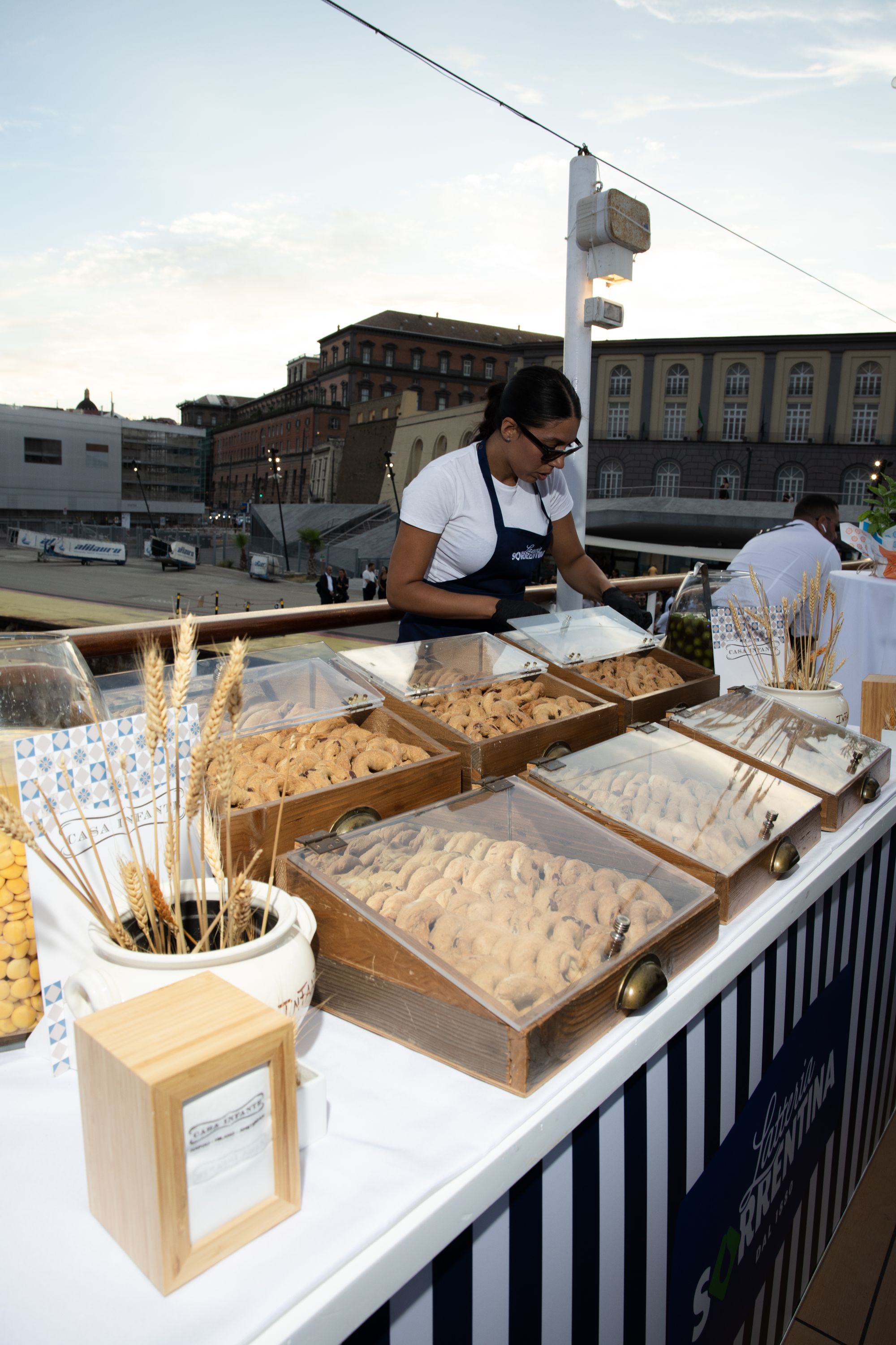 Neapolitan pizza now has its own Fashion Week In September, Naples brought together pizza makers from around the world, confirming that pizza is now one of the strongest pillars of Made in Italy | Image 620275