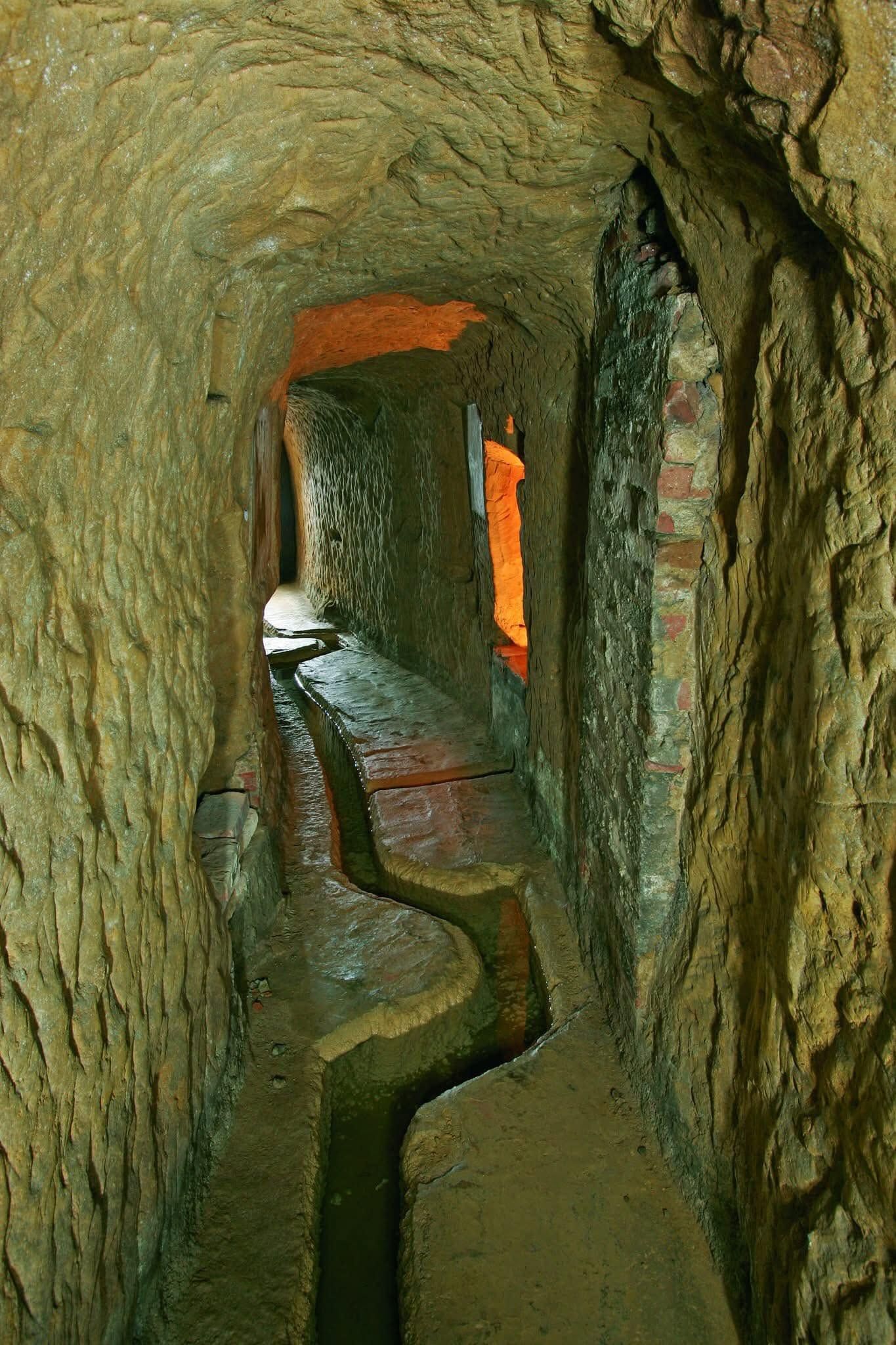 Tutto quello che l'Italia ha nascosto sottoterra Un tour di cinque città sotterranee destinate a ogni scopo | Image 620689
