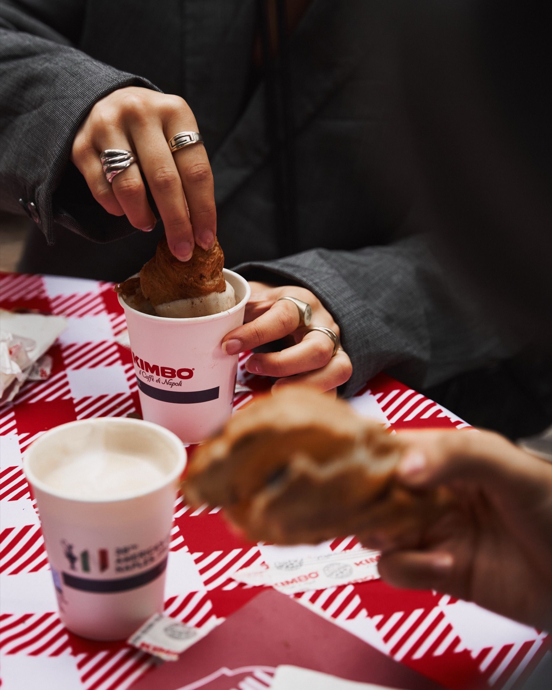 Kimbo and nss edicola bring a Neapolitan coffee party to Combo Music, coffee and soft clubbing for the last event of the nss edicola and Kimbo weekend at Combo Milano