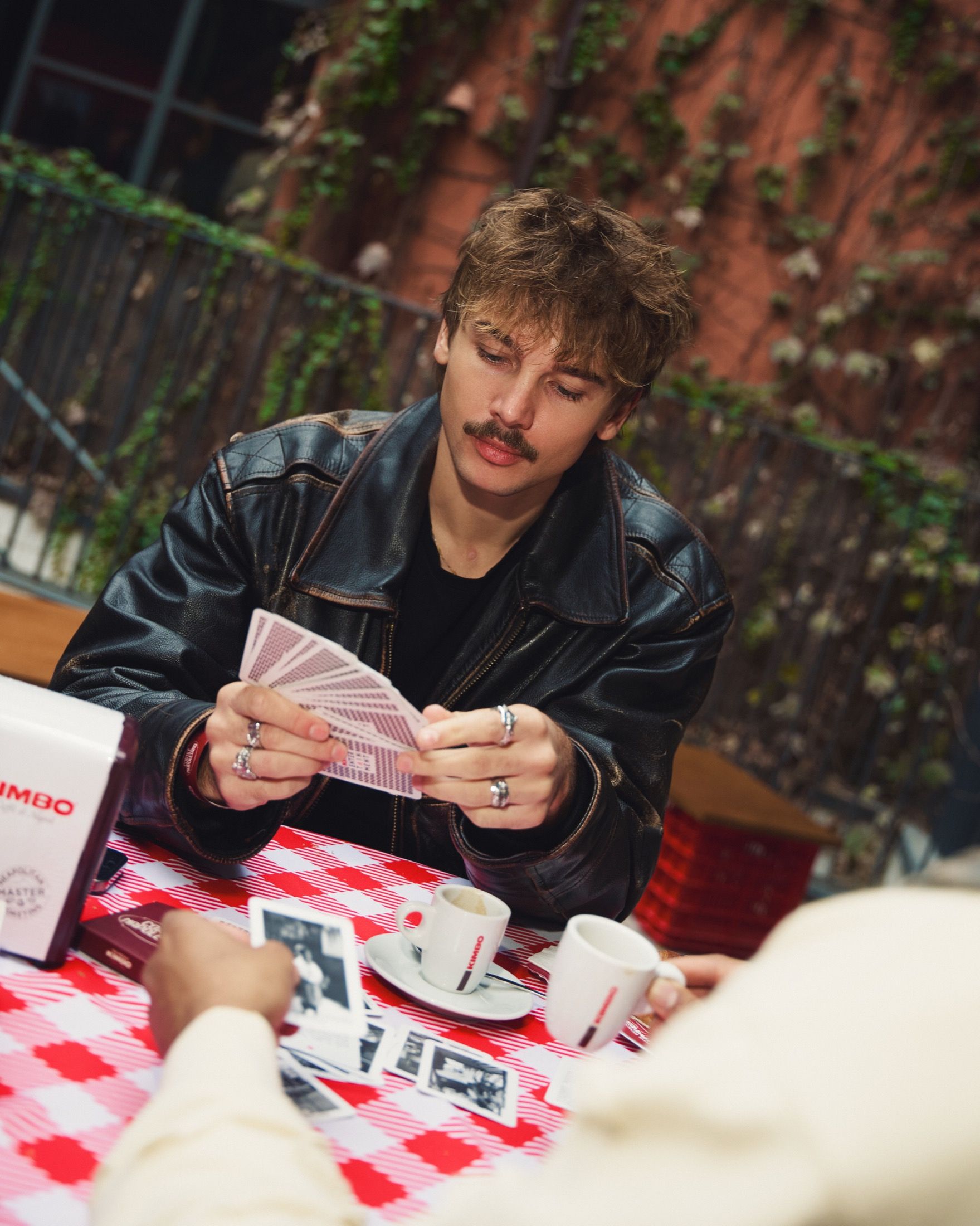 Kimbo and nss edicola bring a Neapolitan coffee party to Combo Music, coffee and soft clubbing for the last event of the nss edicola and Kimbo weekend at Combo Milano