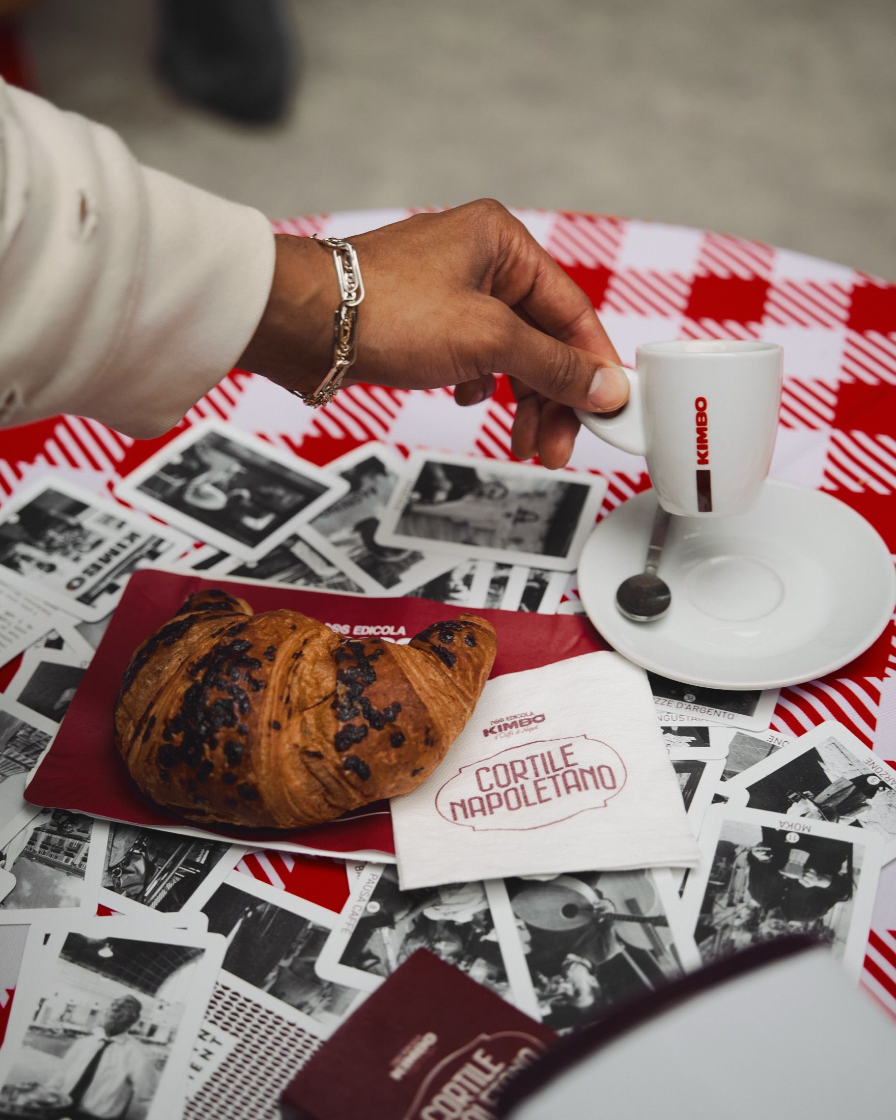 Kimbo and nss edicola bring a Neapolitan coffee party to Combo Music, coffee and soft clubbing for the last event of the nss edicola and Kimbo weekend at Combo Milano