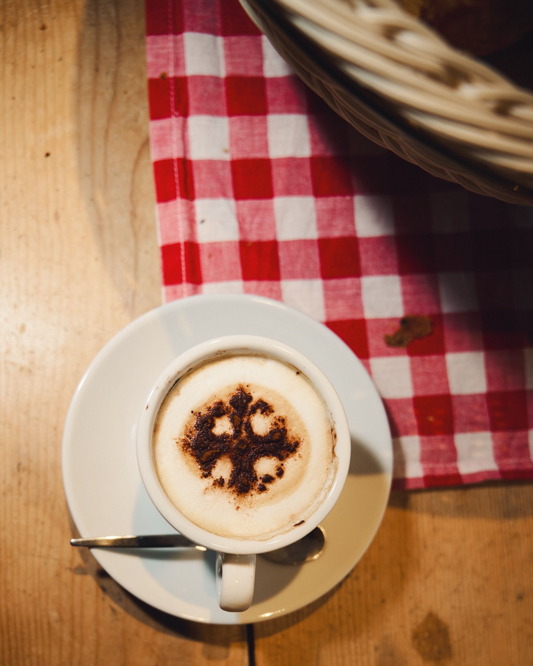 Kimbo and nss edicola bring a Neapolitan coffee party to Combo Music, coffee and soft clubbing for the last event of the nss edicola and Kimbo weekend at Combo Milano