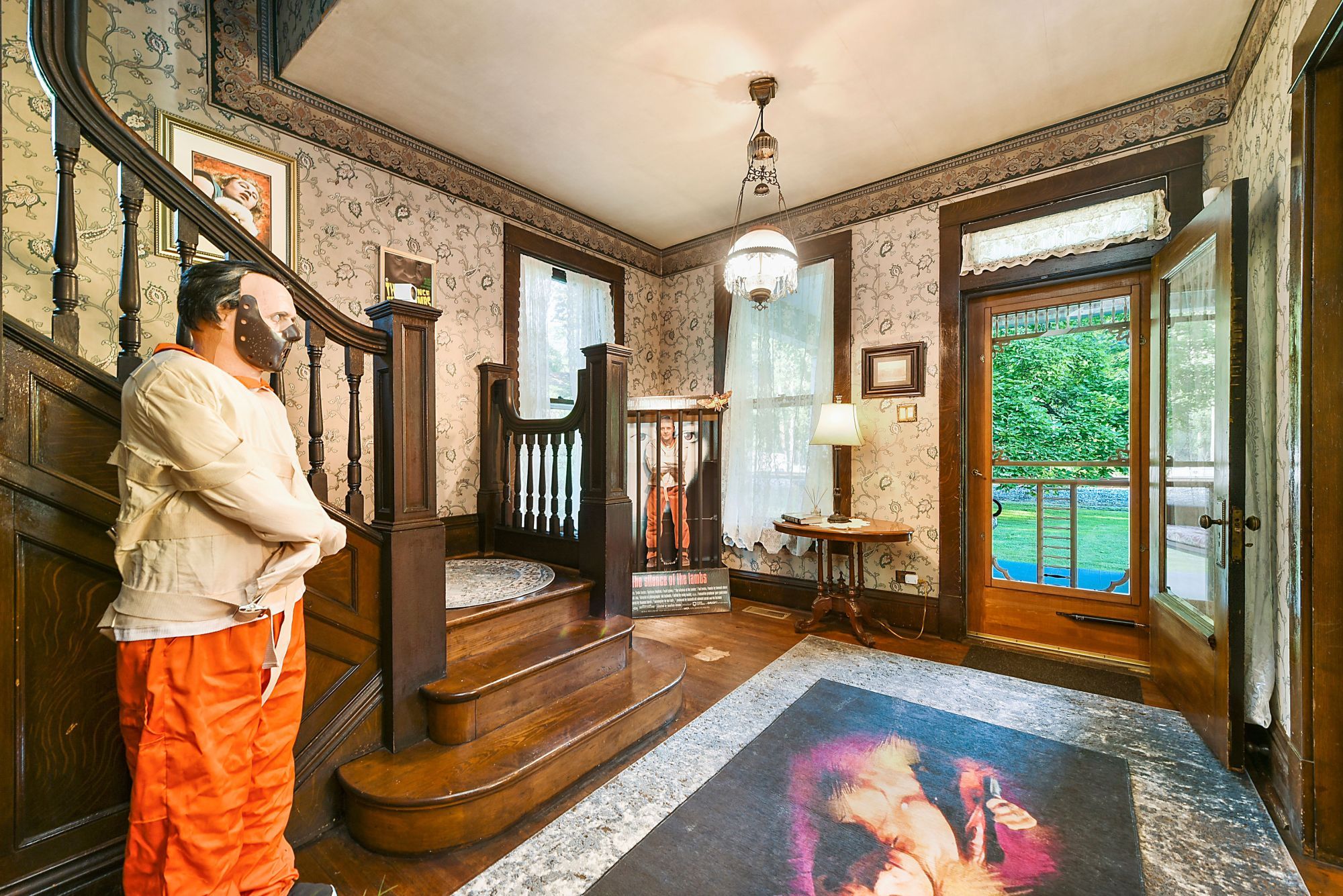 Una notte da brividi: le case horror da prenotare su Airbnb Questo Halloween preparara le valigie e scappa in uno dei luoghi più iconici del cinema dell'orrore