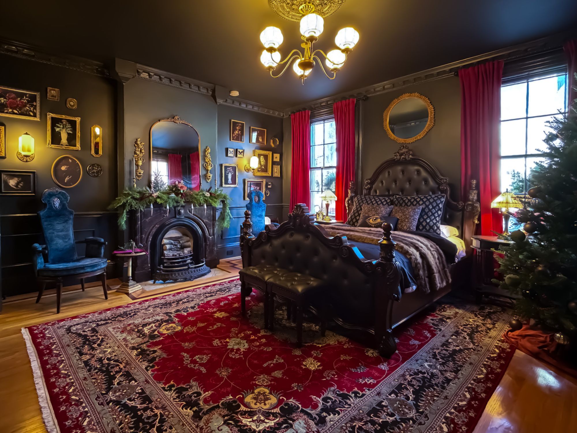 Una notte da brividi: le case horror da prenotare su Airbnb Questo Halloween preparara le valigie e scappa in uno dei luoghi più iconici del cinema dell'orrore
